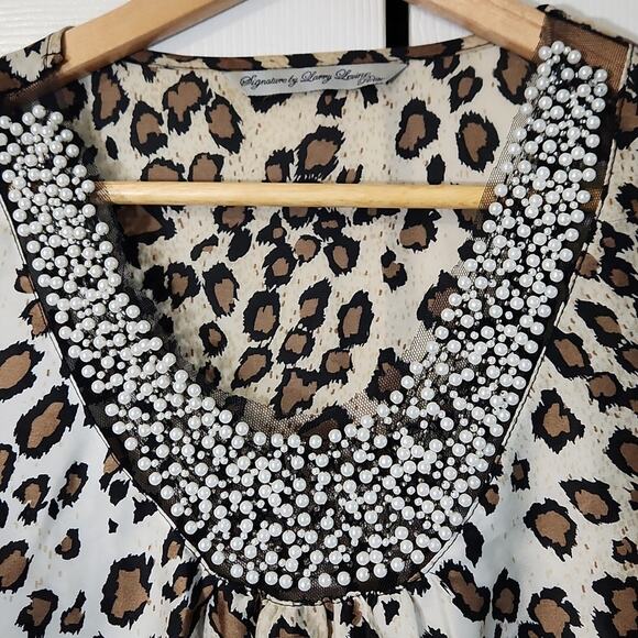 Signature By Larry Levine Leopard Print Cap Sleeve Mesh Faux Pearls Blouse Sz PL - Picture 6 of 10